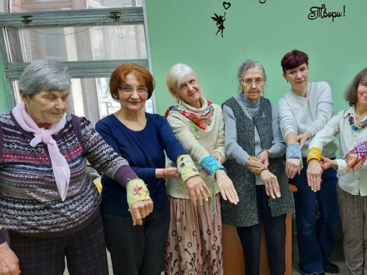 Эксклюзивные браслеты из войлока научили делать долголетов  на мастер-классе в Протвино Новости Протвино 